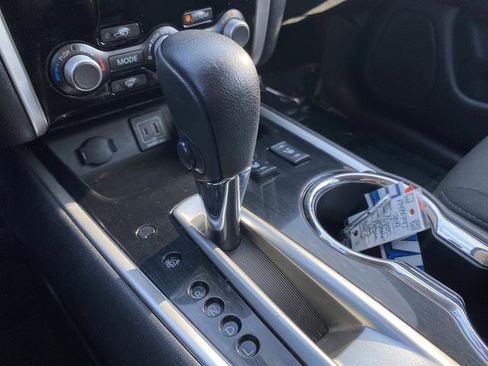 Used 2019 Nissan Pathfinder S image 14