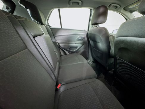 Used 2019 Chevrolet Trax LS image 24