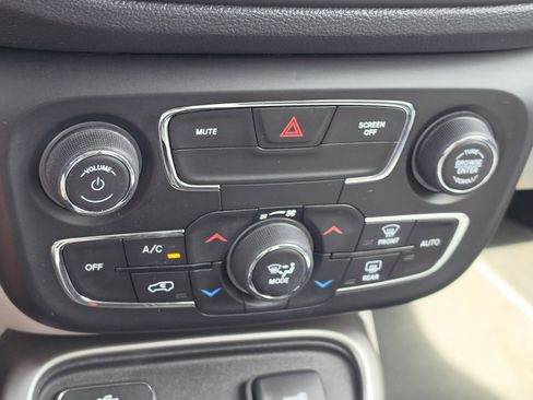 Used 2018 Jeep Compass Latitude w/ Popular Equipment Group image 24