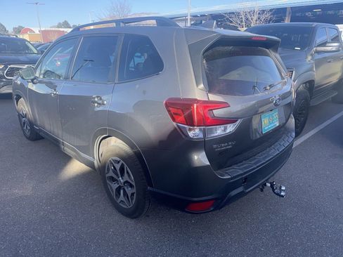 Used 2021 Subaru Forester Premium image 6