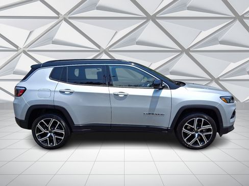 Used 2025 Jeep Compass Limited AWD/4WD image 12