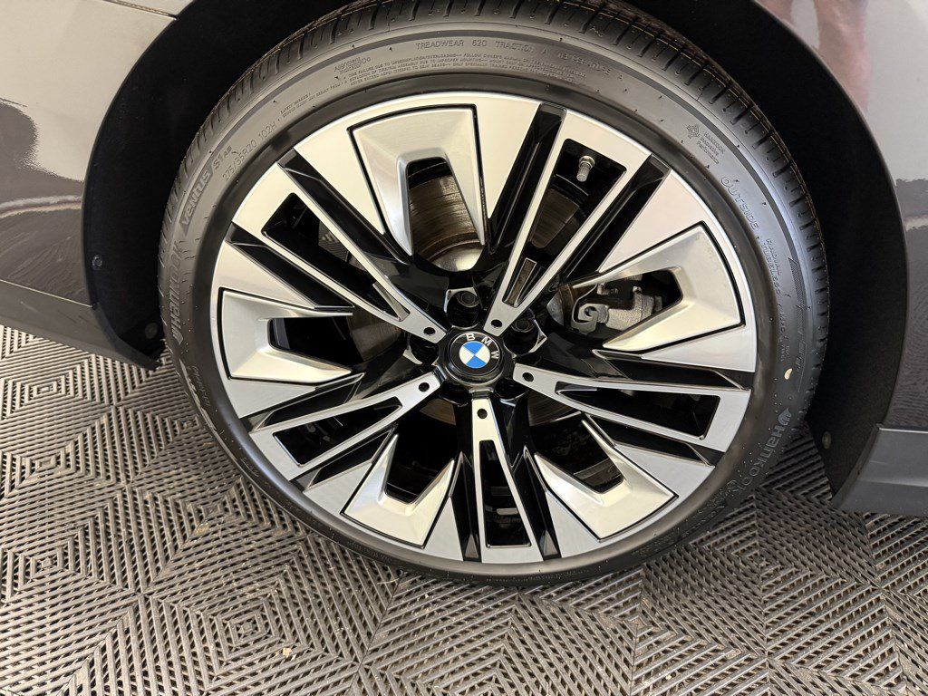 Used 2024 BMW 540i xDrive AWD/4WD image 12
