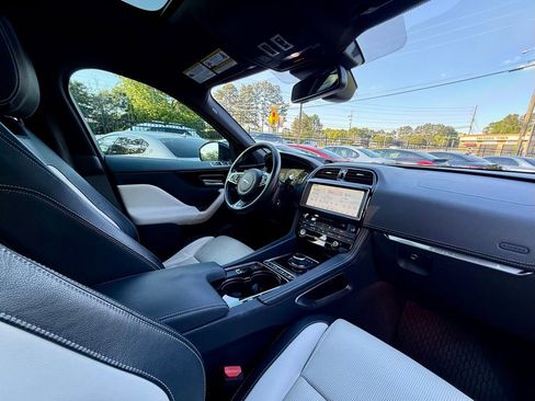 Used 2017 Jaguar F-PACE R-Sport AWD/4WD image 28