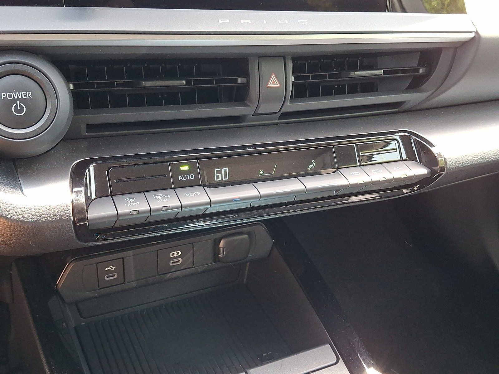 Used 2025 Toyota Prius LE FWD image 17