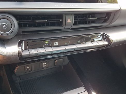 Used 2025 Toyota Prius LE FWD image 17