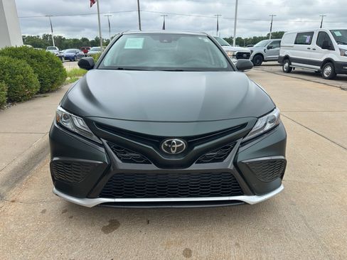 Used 2022 Toyota Camry XSE FWD image 8