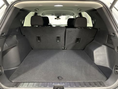 Used 2023 Chevrolet Equinox LT FWD image 23