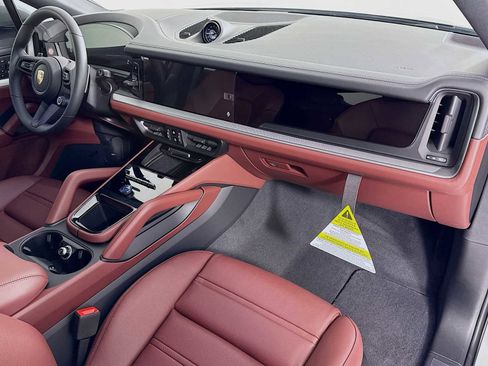 New 2025 Porsche Cayenne Coupe image 31