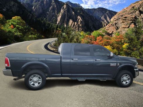Used 2018 RAM 3500 Laramie w/ Convenience Group AWD/4WD image 2