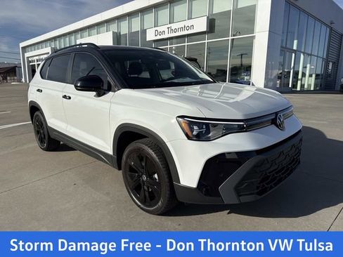 New 2026 Volkswagen Taos SE FWD image 1