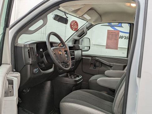 Used 2024 Chevrolet Express 2500 w/ Driver Convenience Package RWD image 3
