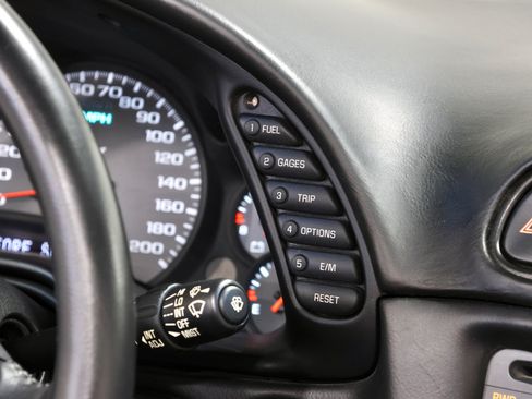 Used 2004 Chevrolet Corvette Convertible w/ Preferred Equipment Group RWD image 20