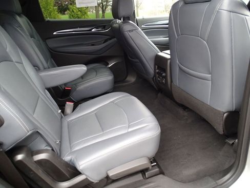 Used 2022 Buick Enclave Premium image 12