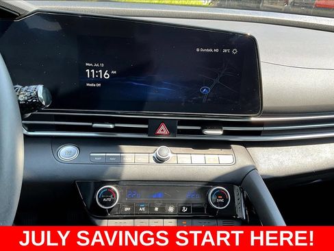 Used 2025 Hyundai Elantra Limited FWD image 16