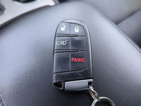 Used 2019 Jeep Grand Cherokee Laredo w/ Laredo X Package RWD image 35