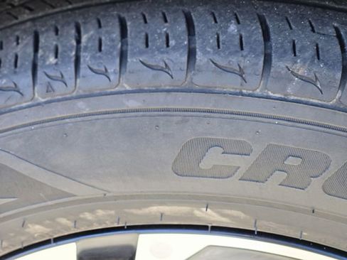 Used 2024 Kia Sorento S image 11