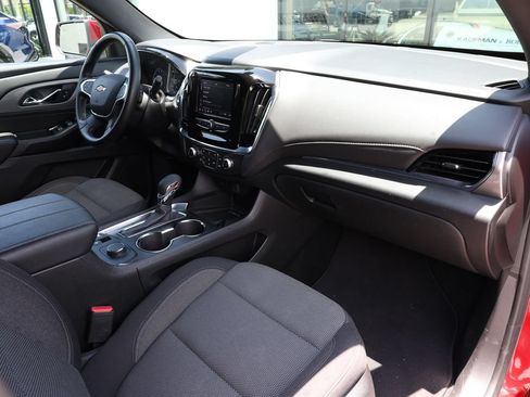 Used 2023 Chevrolet Traverse LT FWD image 19