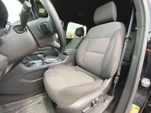 Used 2023 Chevrolet Traverse LT FWD image 18