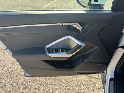 Used 2025 Audi Q3 2.0T Premium image 24