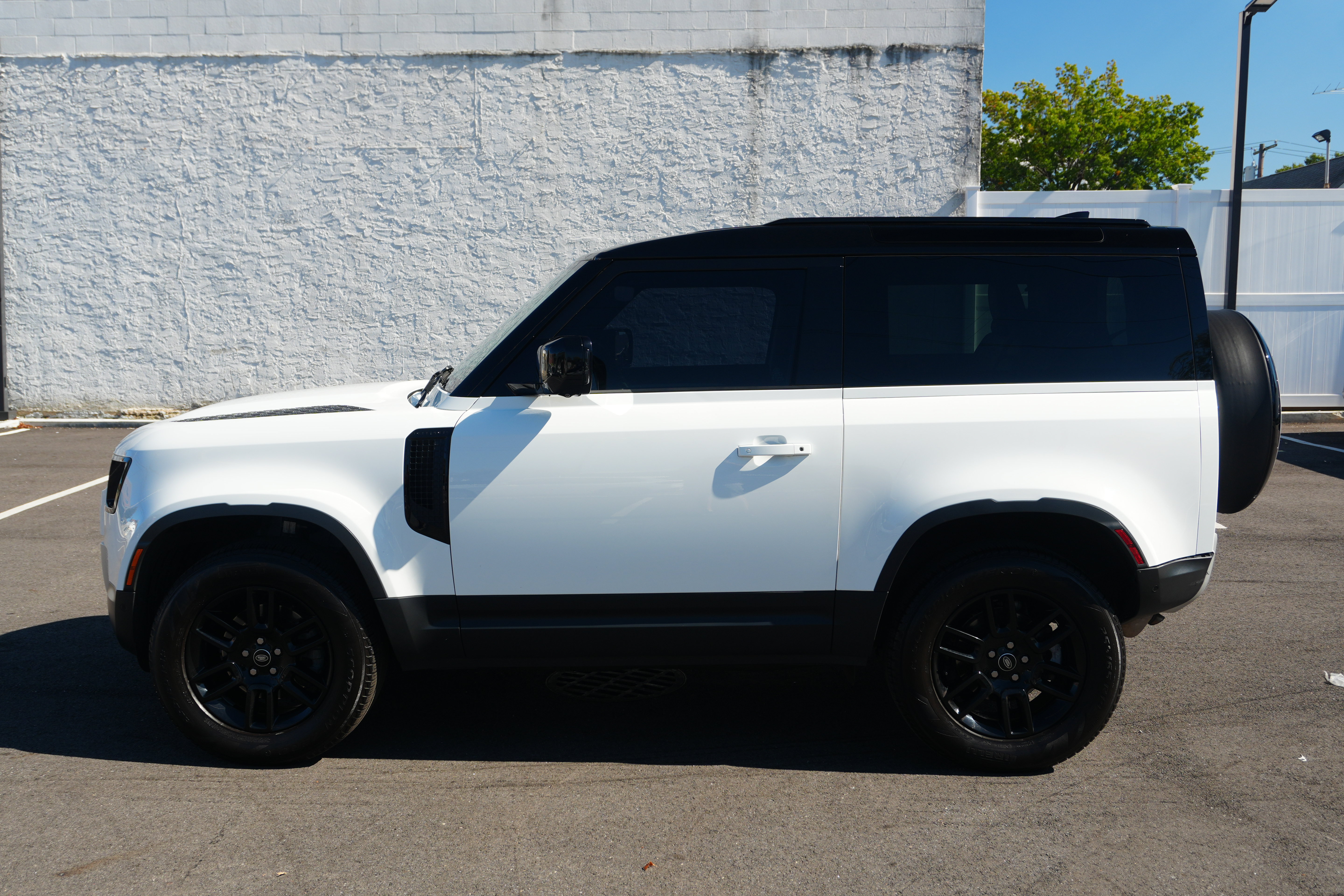 Used 2023 Land Rover Defender 90 S AWD/4WD image 2