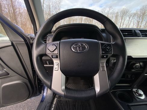 Used 2020 Toyota 4Runner SR5 image 27