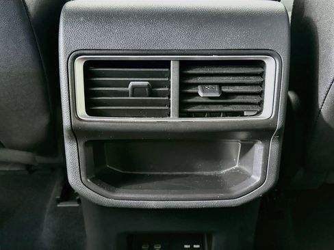 Used 2025 Volkswagen Atlas Cross Sport SE FWD image 28