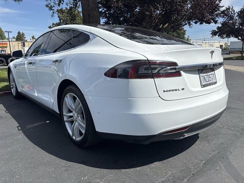 Used 2015 Tesla Model S 70 RWD image 9
