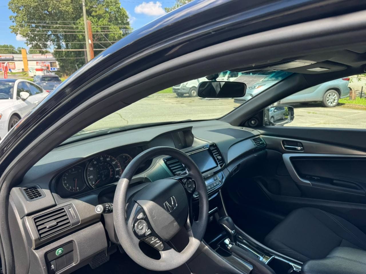 Used 2017 Honda Accord EX image 12