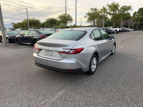 Used 2025 Toyota Camry LE image 5