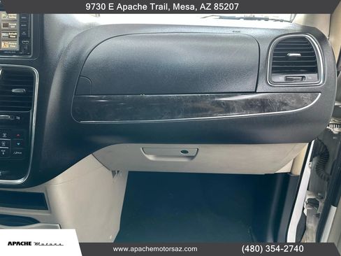 Used 2014 Chrysler Town & Country Touring image 44