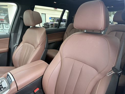 Used 2022 BMW X7 xDrive40i w/ Executive Package image 11