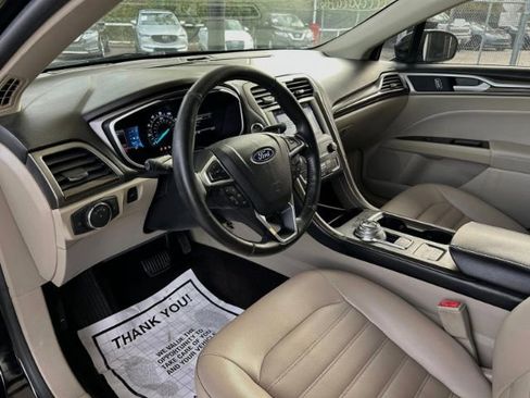 Used 2019 Ford Fusion SEL image 12