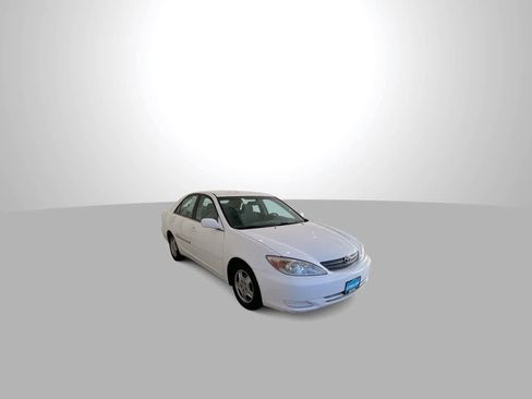 Used 2002 Toyota Camry LE image 2