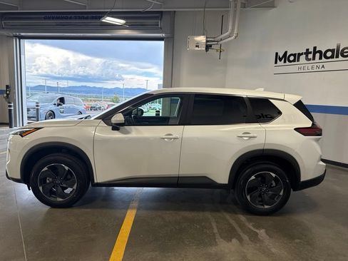 Used 2024 Nissan Rogue SV AWD/4WD image 3