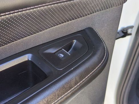 Used 2024 Volkswagen Atlas SE image 27