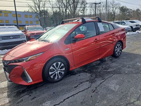 Used 2022 Toyota Prius Prime XLE image 2