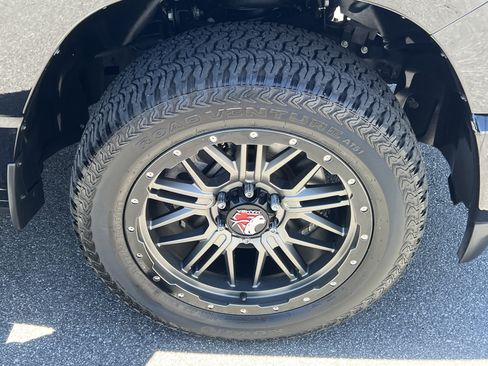 Used 2023 RAM 1500 Laramie AWD/4WD image 16