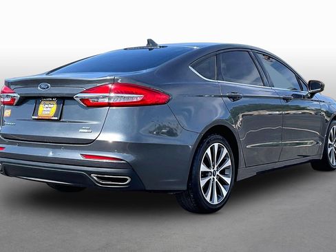 Used 2019 Ford Fusion SE AWD/4WD image 2