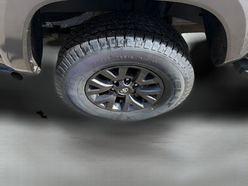 Used 2023 Toyota Tacoma SR5 AWD/4WD image 21
