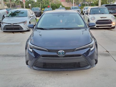 Used 2024 Toyota Corolla LE w/ LE Convenience Package FWD image 2