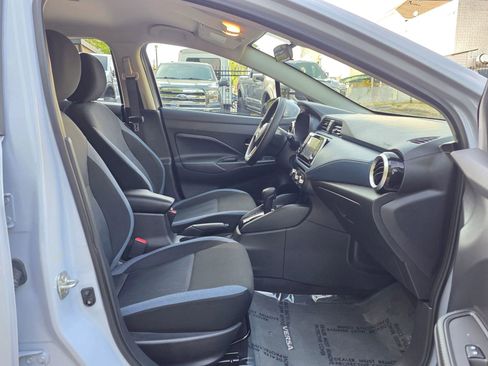 Used 2025 Nissan Versa SV w/ Trunk Package image 27