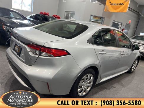 Used 2020 Toyota Corolla LE FWD image 6