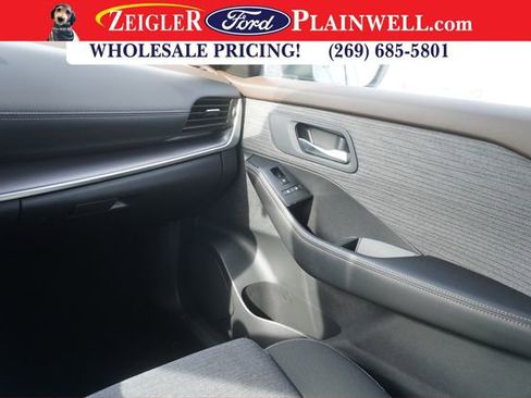 Used 2022 Nissan Rogue SV image 29