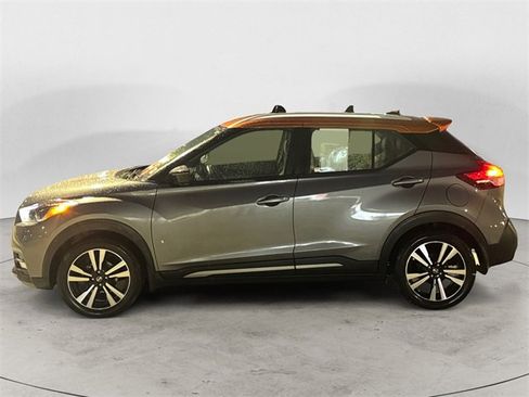 Used 2020 Nissan Kicks SR w/ SR Premium Package image 2