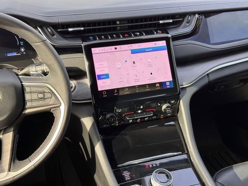 Used 2022 Jeep Grand Cherokee Limited 4xe image 28