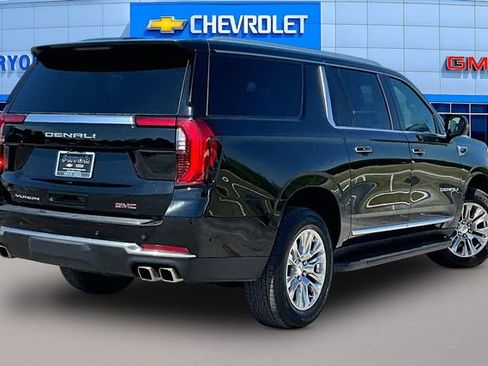 Used 2025 GMC Yukon XL Denali AWD/4WD image 5