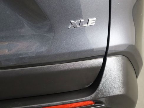 Used 2019 Toyota RAV4 XLE FWD image 40