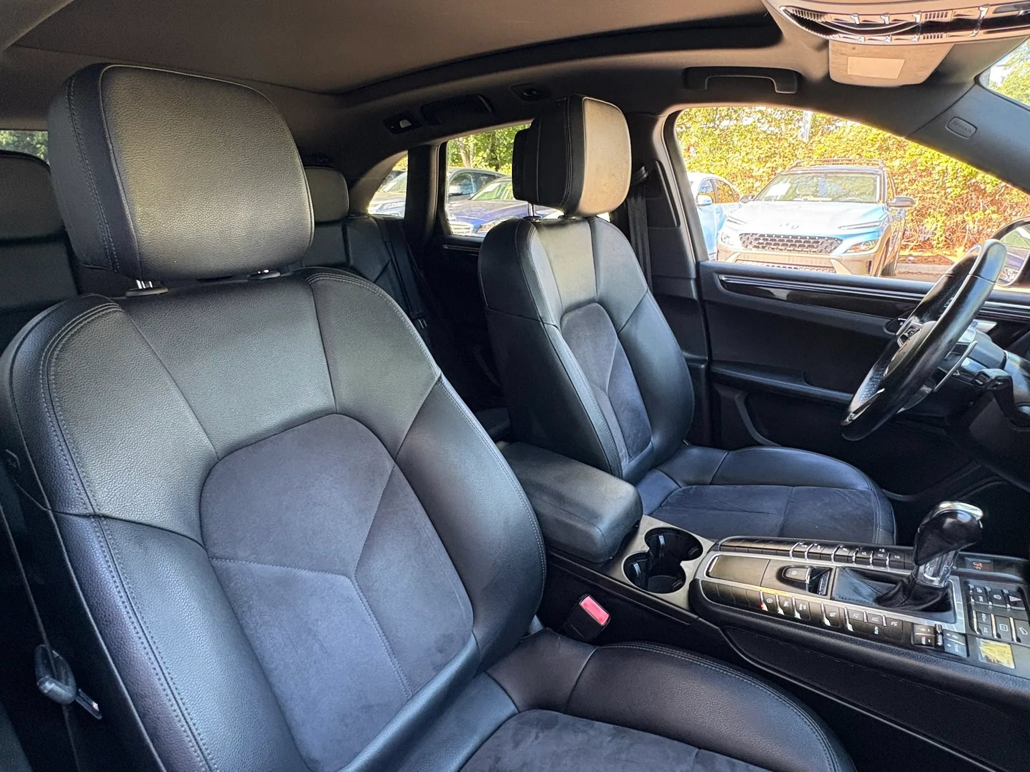 Used 2018 Porsche Macan AWD/4WD image 8