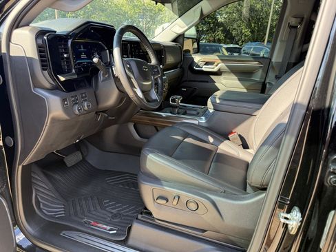 Used 2025 Chevrolet Silverado 1500 LT Trail Boss w/ Convenience Package II AWD/4WD image 13