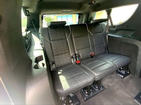 Certified 2025 Cadillac Escalade ESV V w/ LPO, ONYX Package AWD/4WD image 25